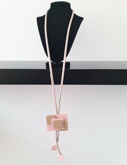 rubberen ketting, roze/beige, een snoer met rechthoeken