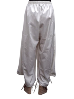 Broek-wit-asymmetrische zoom