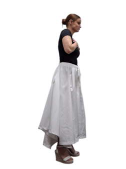 Ruime broek-wit-asymmetrische zoom en strikkoord