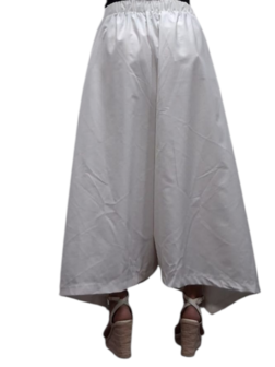 Ruime broek-wit-asymmetrische zoom en strikkoord