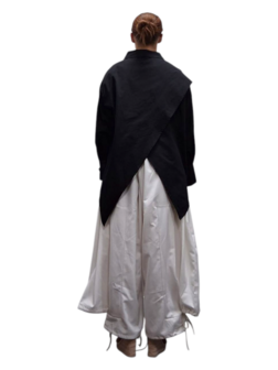 Blouse-zwart-asymmetrisch 