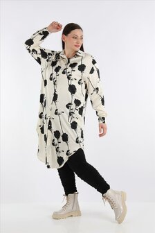 Zomerblouse in ronde vorm gemaakt van gladde satijnkwaliteit