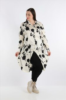 Zomerblouse in ronde vorm gemaakt van gladde satijnkwaliteit