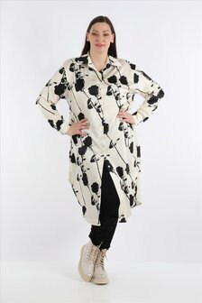 Zomerblouse in ronde vorm gemaakt van gladde satijnkwaliteit