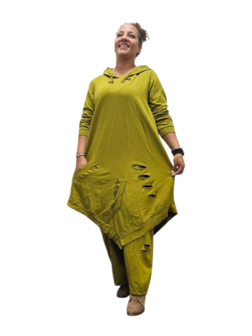 jurk groen met capuchon asymmetrisch