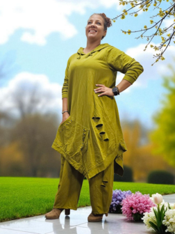jurk groen met capuchon asymmetrisch
