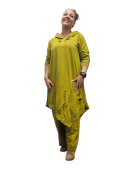 jurk groen met capuchon asymmetrisch