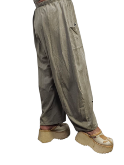 Wijde broek greige met leuke inknipsels 100% cotton