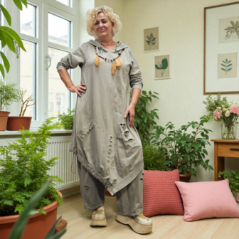 jurk-greige met capuchon asymmetrische zoom