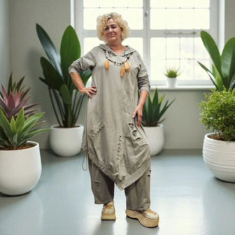 jurk-greige met capuchon asymmetrische zoom