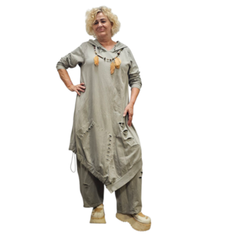 jurk-greige met capuchon asymmetrische zoom