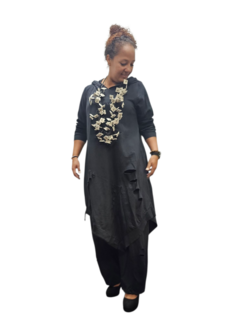jurk zwart met capuchon asymmetrisch