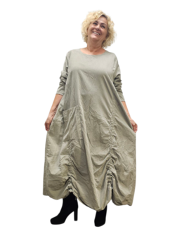 Leuke jurk met leuke details greige corduroy