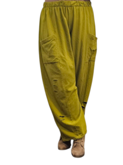 Wijde broek groen met leuke inknipsels 100% cotton