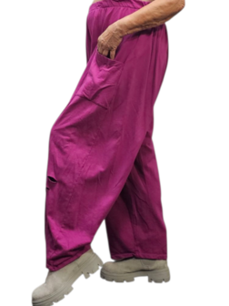 Wijde broek paars met leuke inknipsels 100% cotton