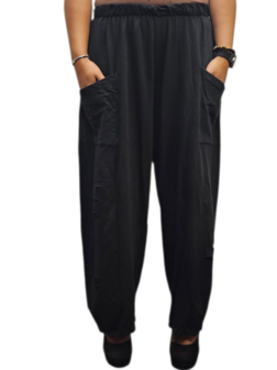 Wijde broek zwart met leuke inknipsels 100% cotton