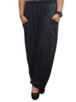 Wijde broek zwart met leuke inknipsels 100% cotton