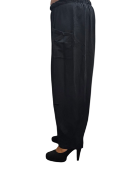 Wijde broek zwart met leuke inknipsels 100% cotton