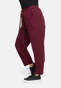 Broek met centuur steenrood