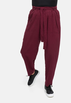 Broek met centuur steenrood