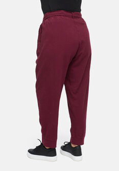 Broek met centuur steenrood