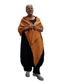 Omslagdoek grote sjaal oker mousseline stof
