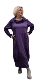 Jurk purple met sjaalkraag bestaande uit 2 soorten katoen