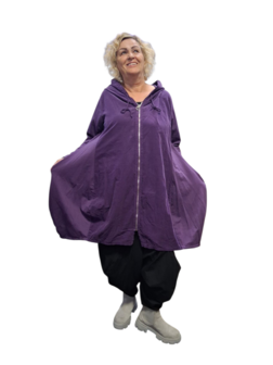Vest/jas purple met capuchon bestaande uit 2 soorten katoen