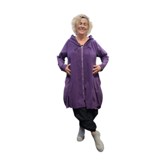Vest/jas purple met capuchon bestaande uit 2 soorten katoen