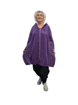 Vest/jas purple met capuchon bestaande uit 2 soorten katoen