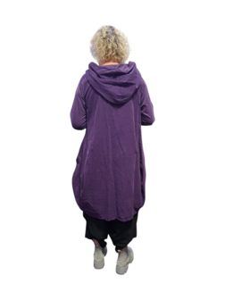 Vest/jas purple met capuchon bestaande uit 2 soorten katoen