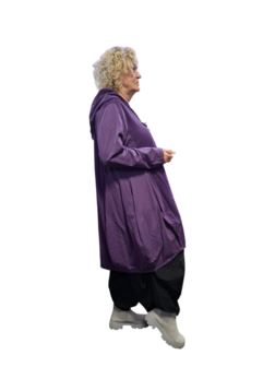 Vest/jas purple met capuchon bestaande uit 2 soorten katoen
