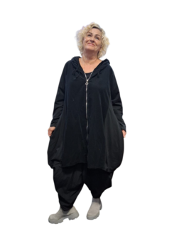 Vest/jas zwart met capuchon bestaande uit 2 soorten katoen
