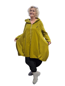 Vest/jas limegroen met capuchon bestaande uit 2 soorten katoen