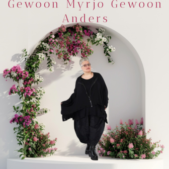 Ruim vallend vest Bella zwart met grote rits
