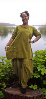 Leuke tuniek met knopen groen corduroy