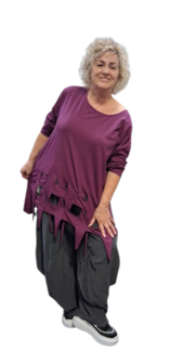 Tuniek aubergine met slierten en gaten