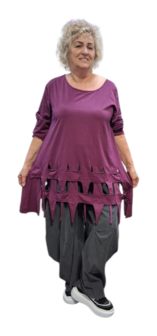 Tuniek aubergine met slierten en gaten
