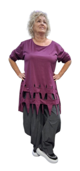 Tuniek aubergine met slierten en gaten