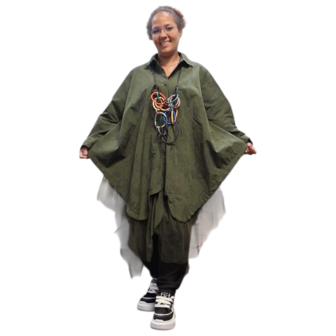 Lange blouse groen met tule inzet in zoom 