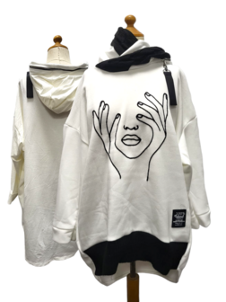 Sweater-met-capuchon-wit- met zwarte print