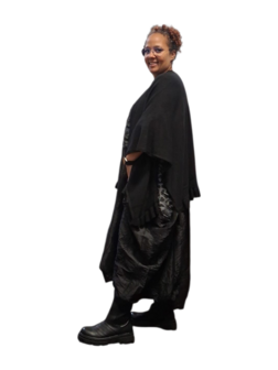 Cape / omslagdoek zwart met ruches rand
