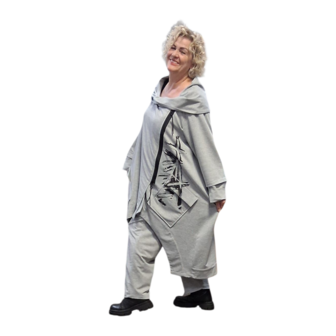 Ruime lange sweater met broek grijs