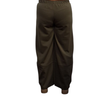 Basic broek groen in rechte vorm 
