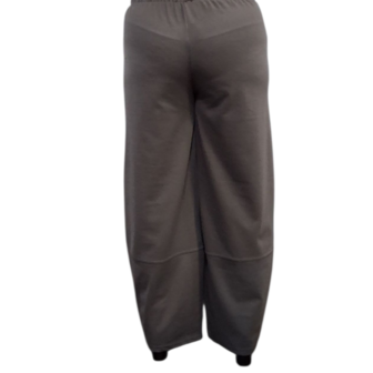 Basic broek grijs in rechte vorm 