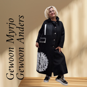 Warme mantel zwart met print