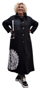 Warme mantel zwart met print