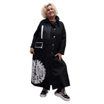 Warme mantel zwart met print