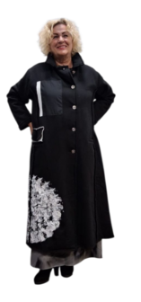 Warme mantel zwart met print