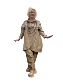 Tuniek zand stonewashed met ruime kolkraag